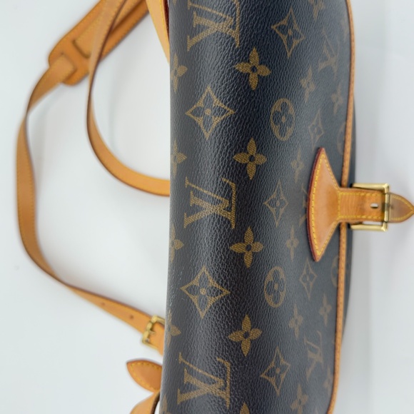 Louis Vuitton Authentic Solognes Crossbody - Picture 7 of 12